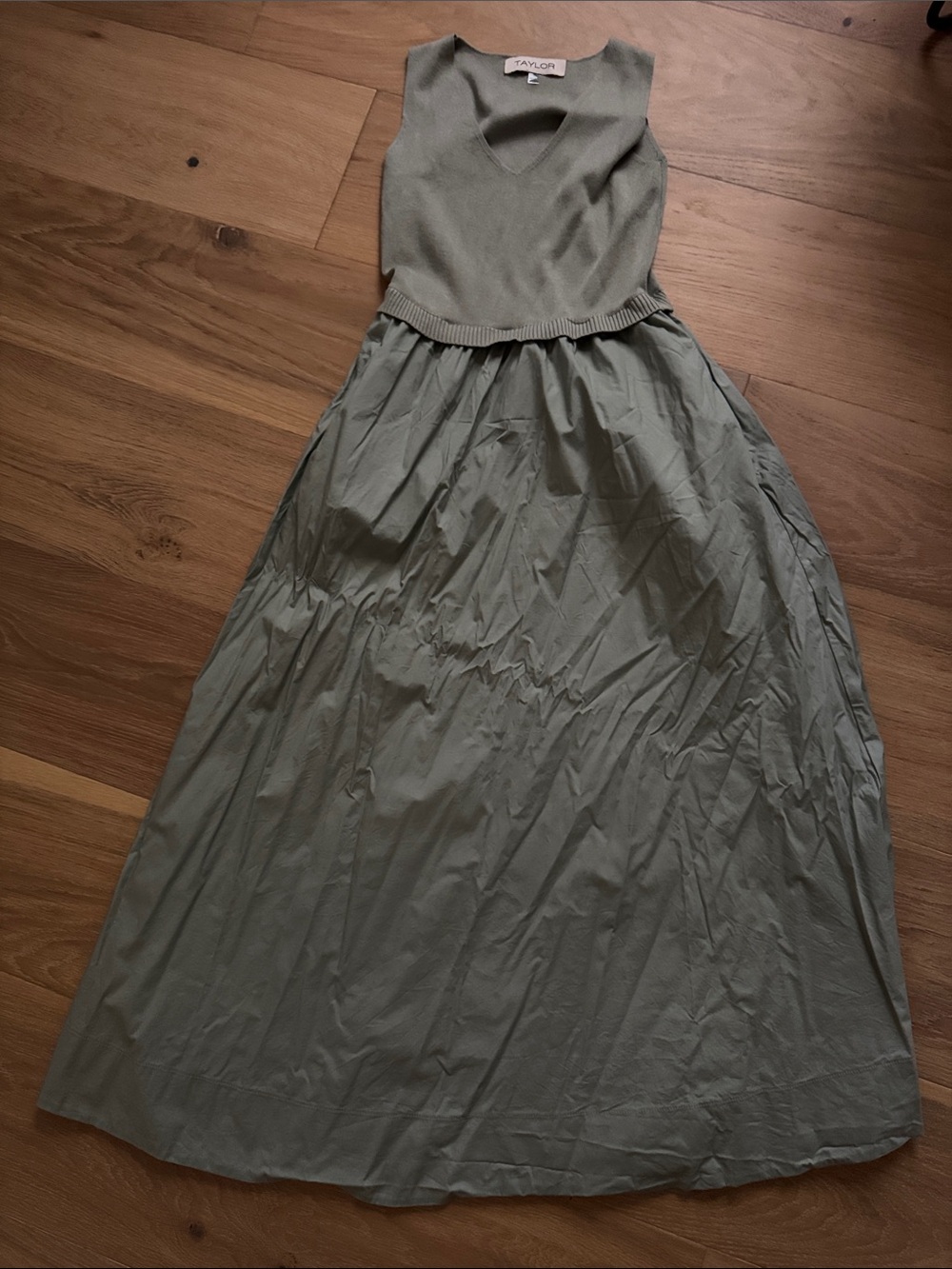 TAYLOR Sleeveless Knit Flowy Maxi Dress